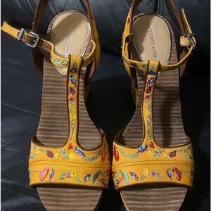Beautiful Gianni Bini embroidered strappy wedges